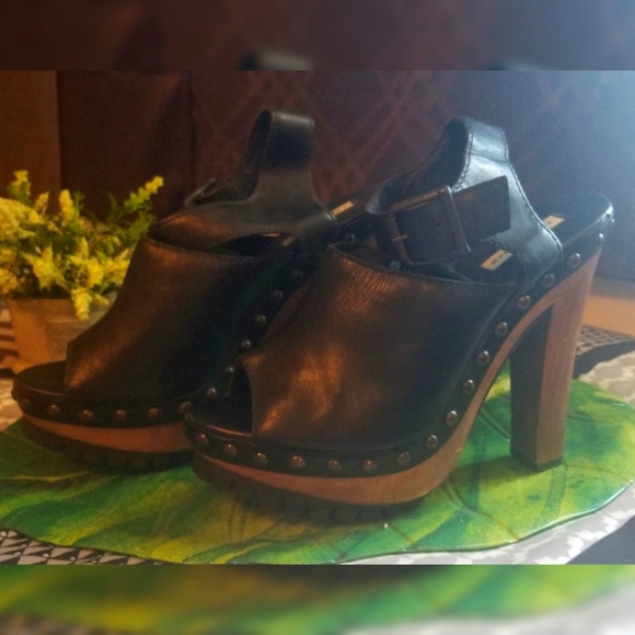 Shoes - Picture 1 of 9